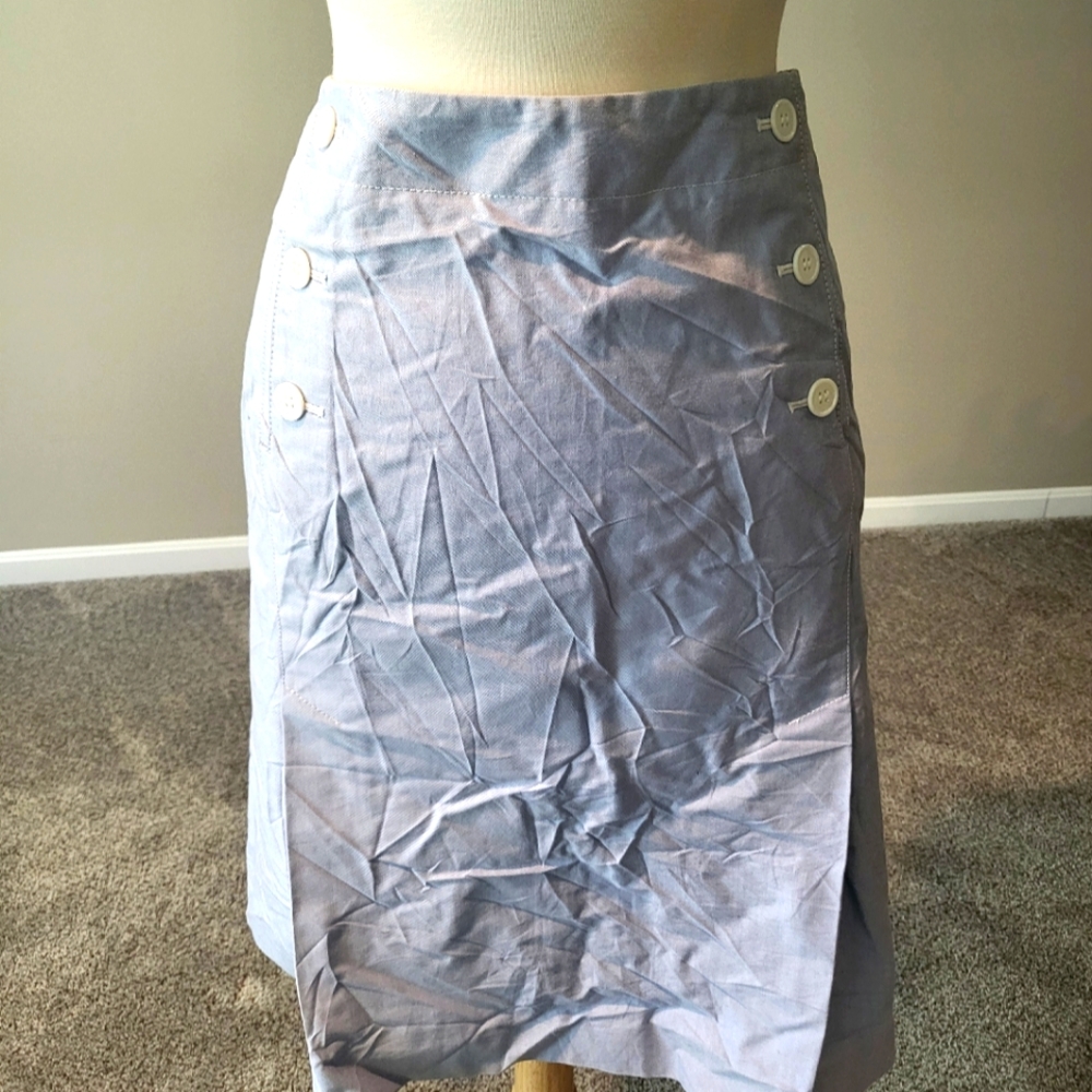 Talbots – 6 Bold White Front-Buttons/Side Zip Light Blue Mini Skirt (Size 18)